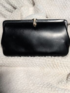 Etra Vintage Black Clutch w/Hand Shape Closure